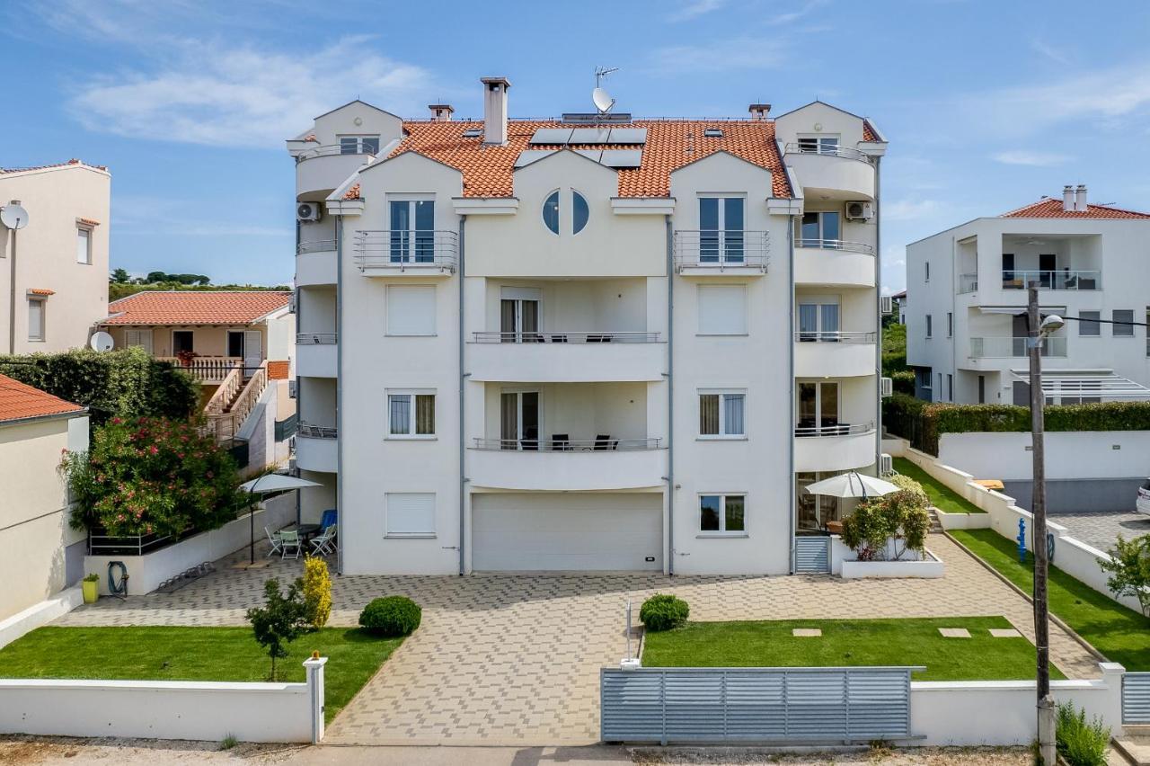 Villa Mirela Petrcane Eksteriør bilde