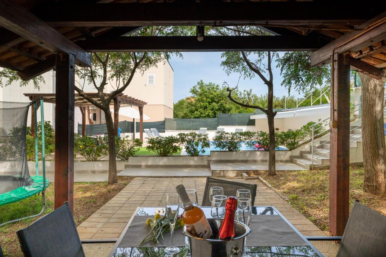 Villa Mirela Petrcane Eksteriør bilde