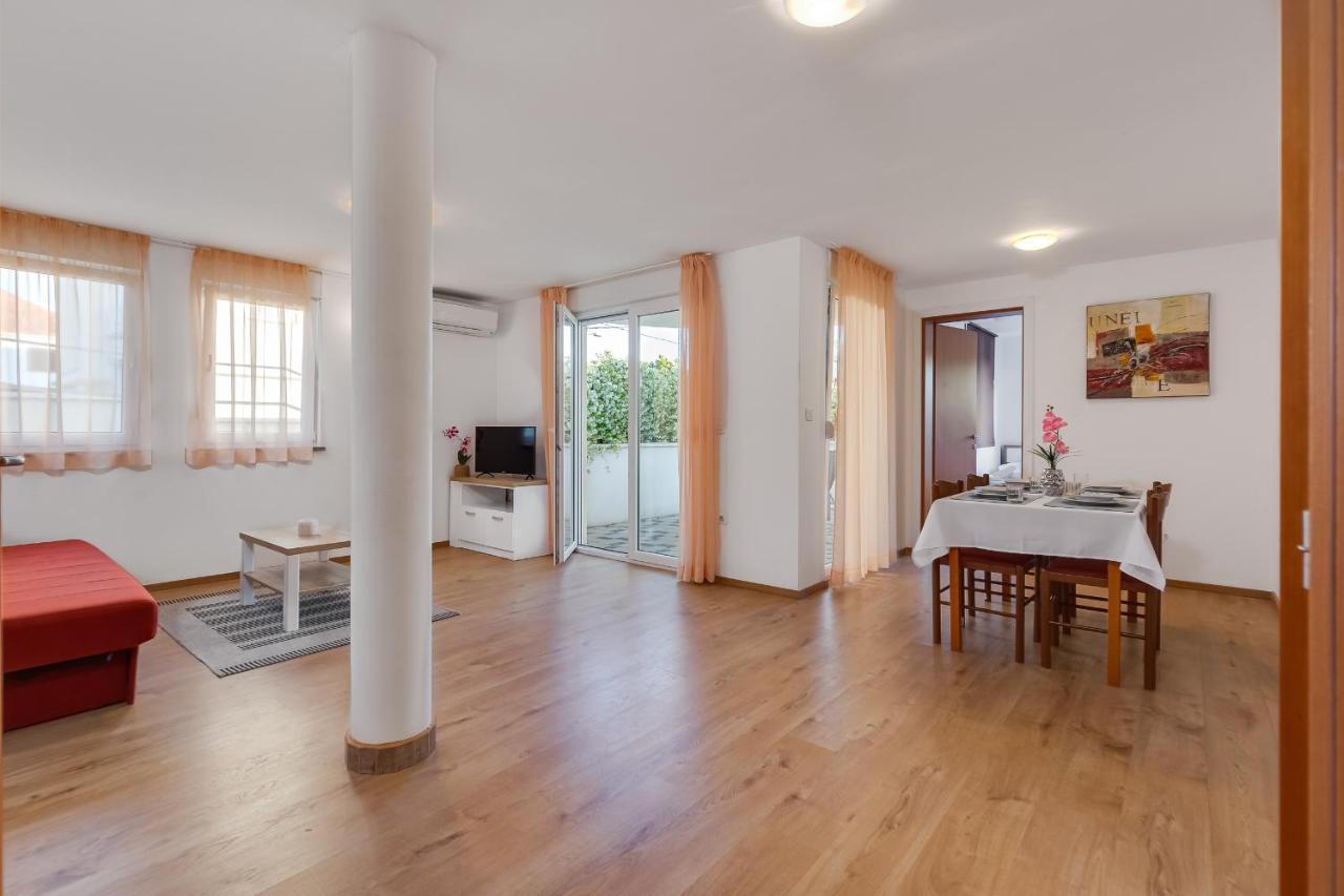 Villa Mirela Petrcane Eksteriør bilde