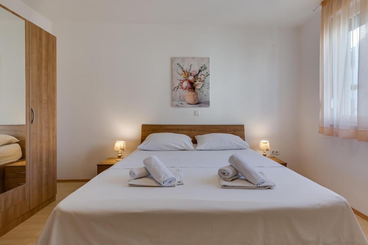 Villa Mirela Petrcane Eksteriør bilde