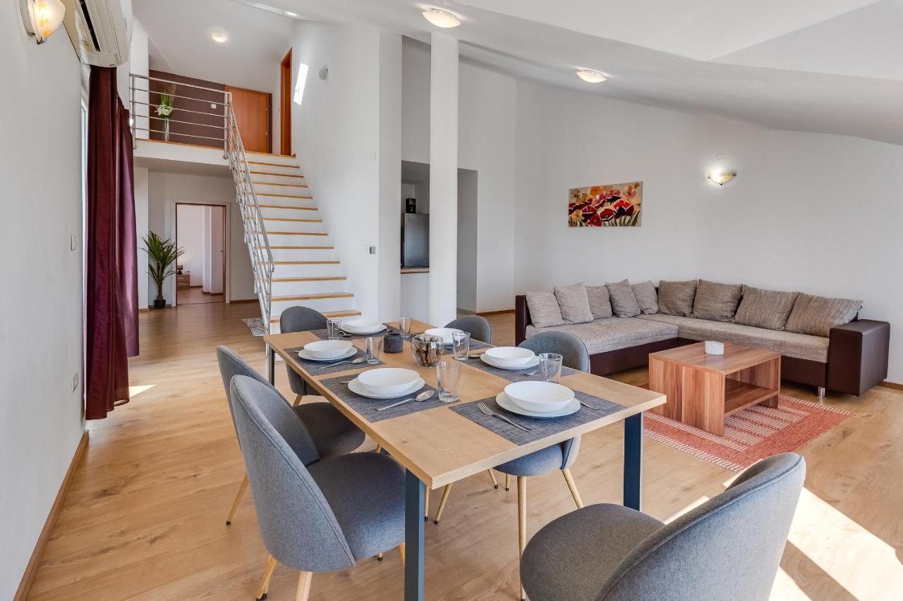 Villa Mirela Petrcane Eksteriør bilde